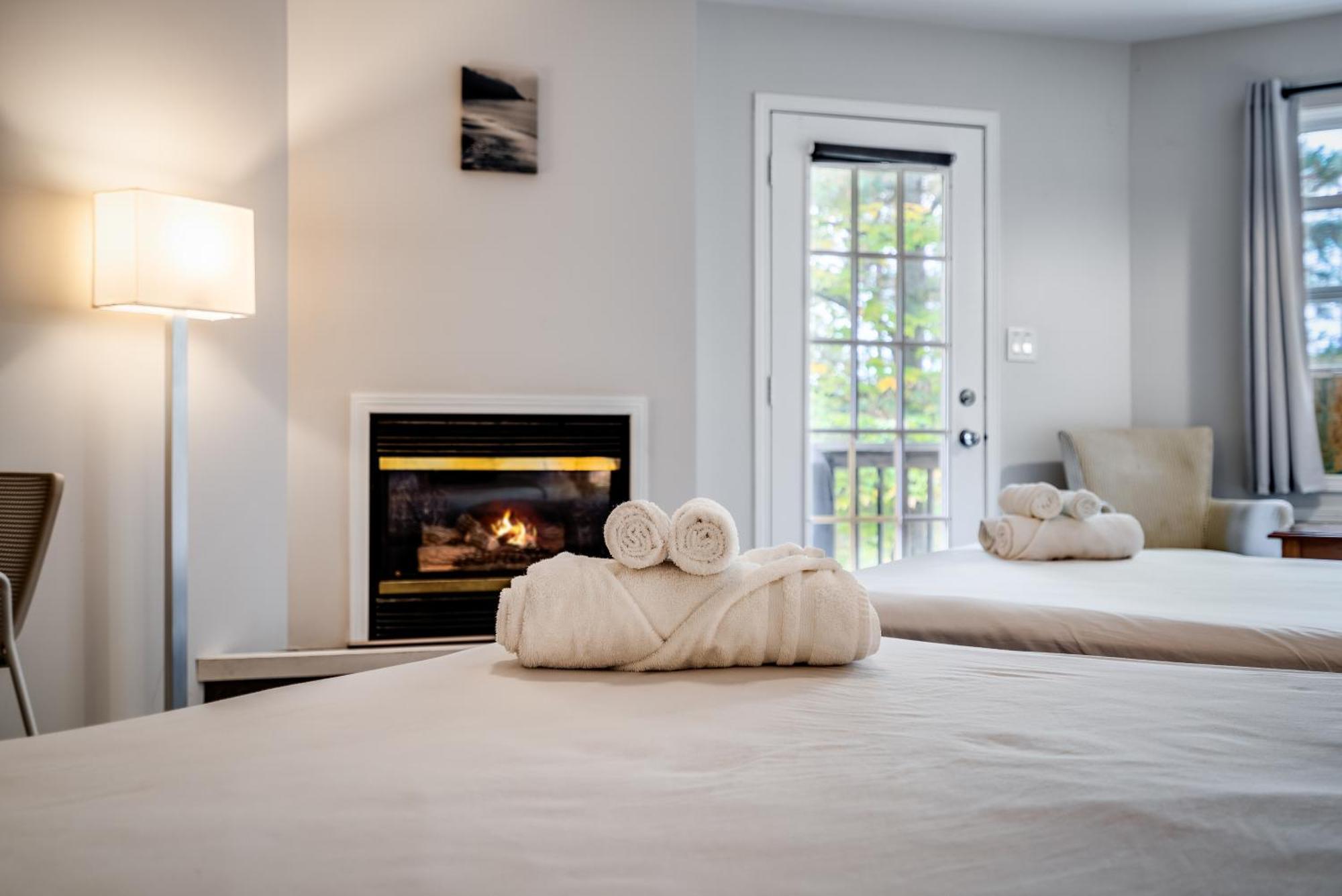 Muskoka Waterfront Retreat Villa Dwight Exteriör bild