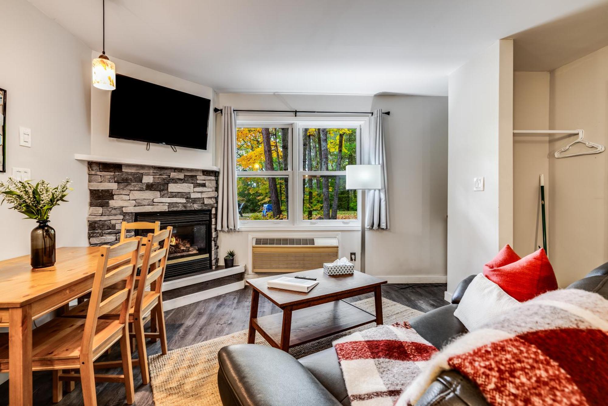 Muskoka Waterfront Retreat Villa Dwight Exteriör bild